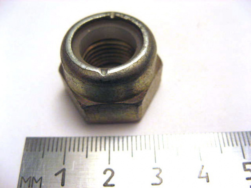 Гайка М14х1,5 с нейлон. кольцом ( шар.опоры )(20)