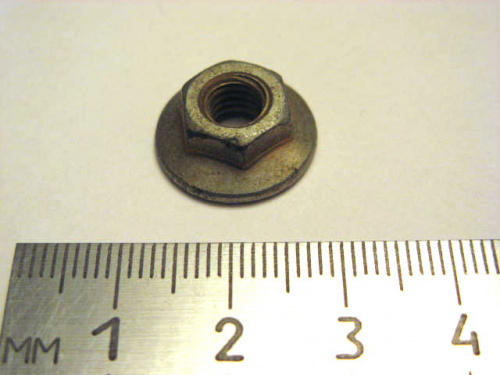 Гайка М6 с зубчатым буртиком (50) Гайка М6 с зубчатым буртиком (50)