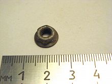 Гайка М5 с зубчатым буртиком (100)