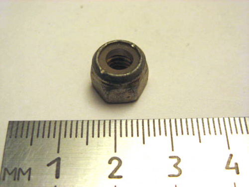 Гайка М6 с нейлон. кольцом (100) Гайка М6 с нейлон. кольцом (100)